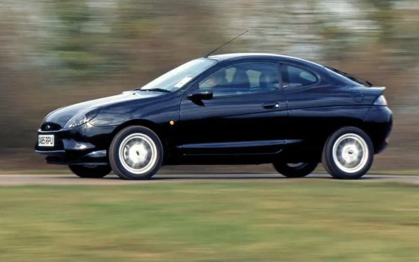 Ford пуска в продажба купето Puma купе през 1997 г., след като по-рано започва производството му в Кьолн. Може да е допирни точки с Fiesta, но те осигуряват превъзходно управление, като бързият 1,7-литров двигател осигурява допълнително потребителско изжияване. Този мотор е създаден с помощта на Yamaha, която е проектирала главата на цилиндъра, осигурявайки на двигателя 123 к.с.
Двигателят на Puma Racing е подкрепен от допълнителни 30 к.с. при общо 153 к.с., изпъкнали калници и управление, разработено от състезателния отдел на Ford.
